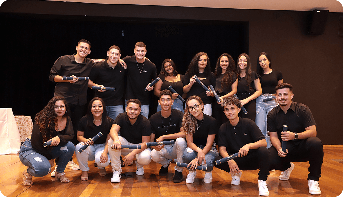 Imagem de crianças e educadores