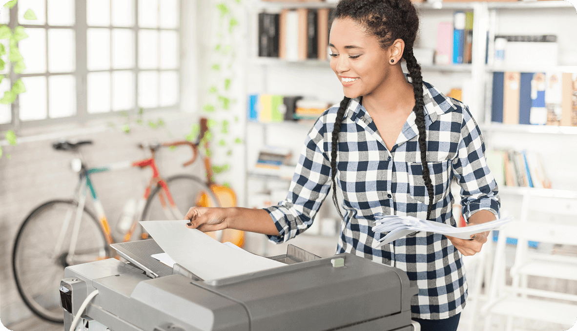 Folhas de papel Chamex demonstrando qualidade e performance superior